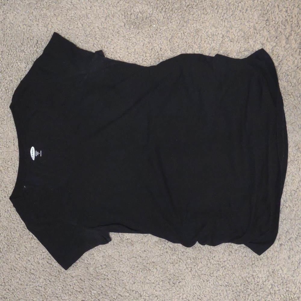 Black old navy maternity t shirt
